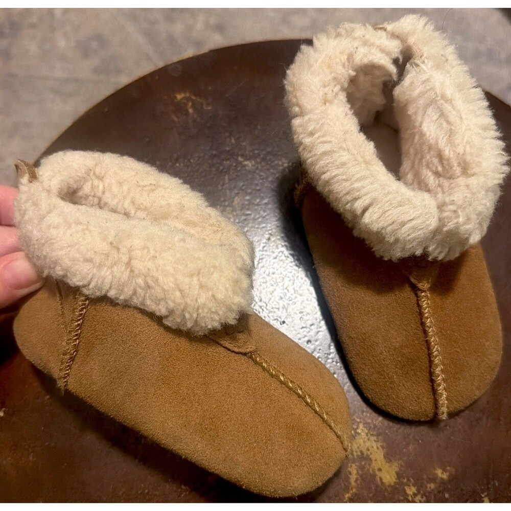 Ugg Brown Shade And Shearling Toddler Moccasin Boots Size 5 - 6